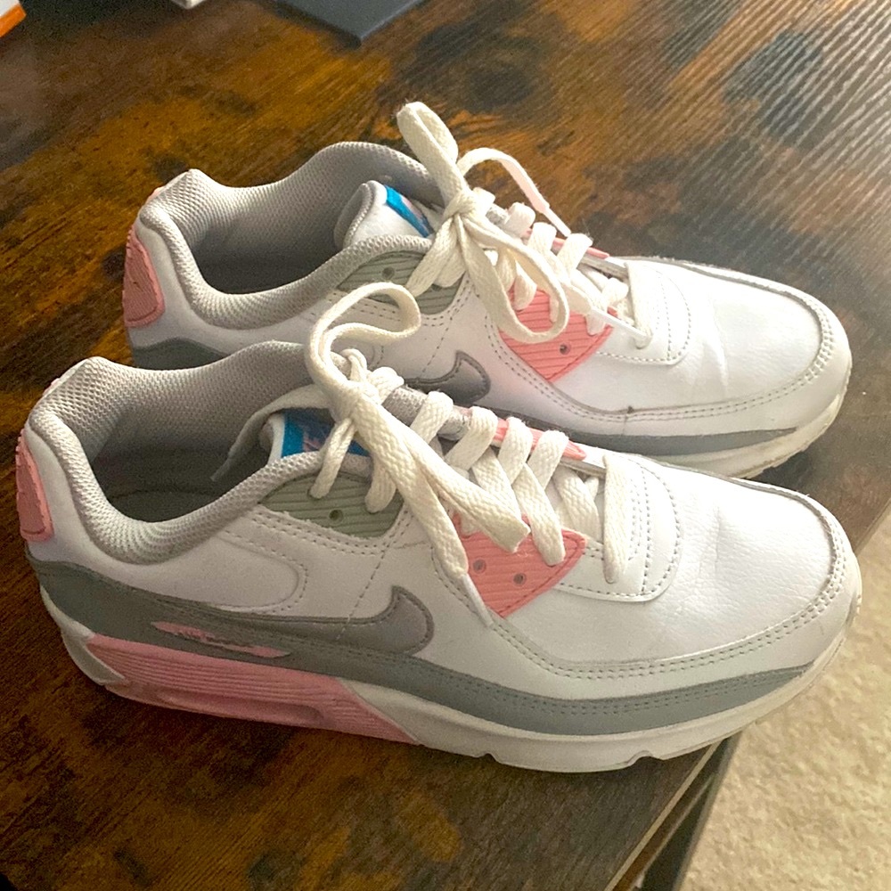 Nike Air Max sneakers in great condition only worn a few times size 5Y/ 6.5W